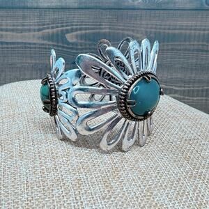 Lucky Brand Lucky You Green Stone Flower Cuff Bracelet Silver Tone 6.5 Inch